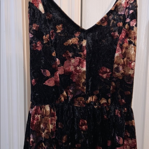 Brand new PacSun Velvet black floral Romper - Picture 6 of 9